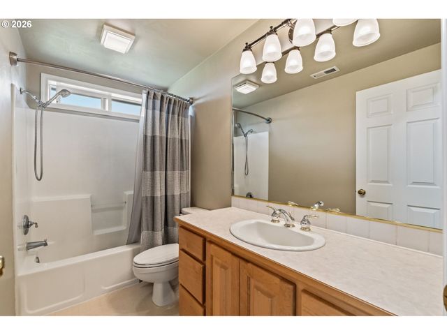 88467 TIMBERLINE Dr, Veneta, OR 97487