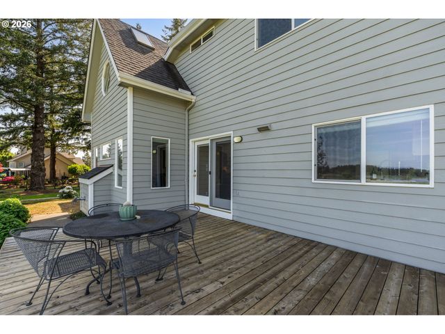 88467 TIMBERLINE Dr, Veneta, OR 97487