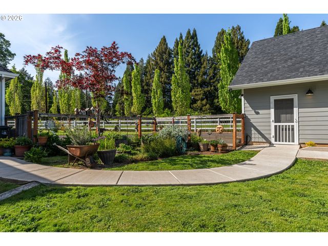 88467 TIMBERLINE Dr, Veneta, OR 97487