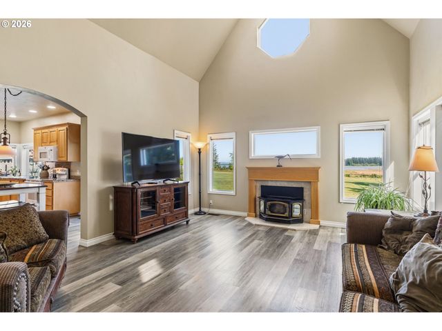 88467 TIMBERLINE Dr, Veneta, OR 97487