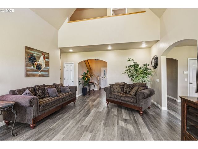 88467 TIMBERLINE Dr, Veneta, OR 97487