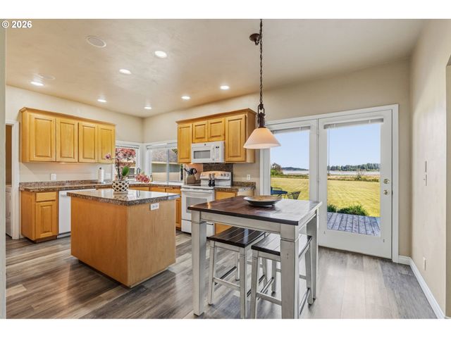 88467 TIMBERLINE Dr, Veneta, OR 97487