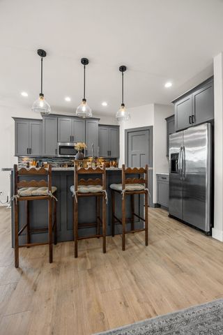 2414 Hallbrook Street SW, Cedar Rapids, IA 52404