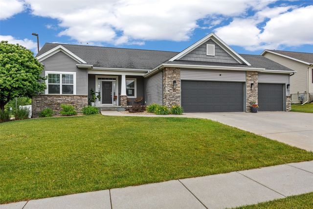 2414 Hallbrook Street SW, Cedar Rapids, IA 52404