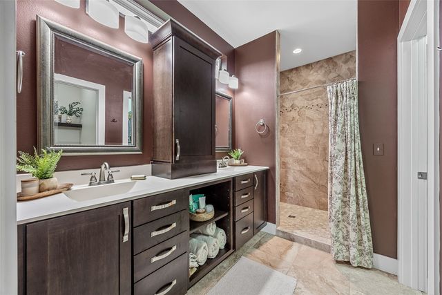 2414 Hallbrook Street SW, Cedar Rapids, IA 52404