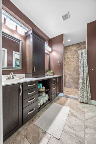 2414 Hallbrook Street SW, Cedar Rapids, IA 52404