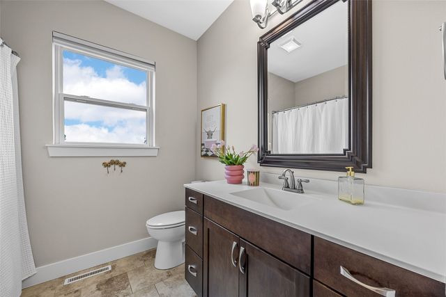 2414 Hallbrook Street SW, Cedar Rapids, IA 52404