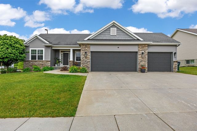 2414 Hallbrook Street SW, Cedar Rapids, IA 52404