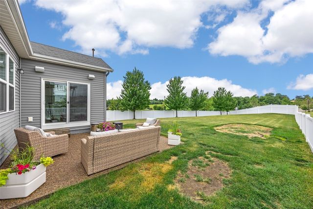 2414 Hallbrook Street SW, Cedar Rapids, IA 52404