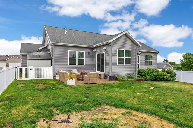 2414 Hallbrook Street SW, Cedar Rapids, IA 52404