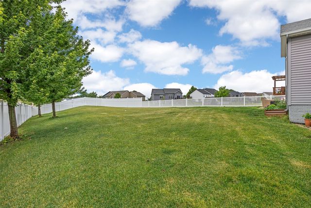 2414 Hallbrook Street SW, Cedar Rapids, IA 52404