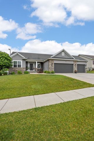 2414 Hallbrook Street SW, Cedar Rapids, IA 52404