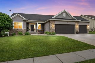2414 Hallbrook Street SW, Cedar Rapids, IA 52404
