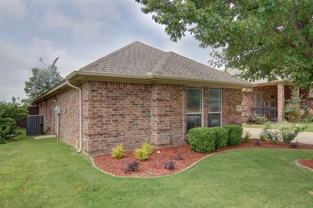 3017 Trinity Lakes Drive, Fort Worth, TX 76053