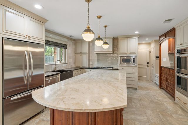 15219 Beacham Drive, Houston, TX 77070