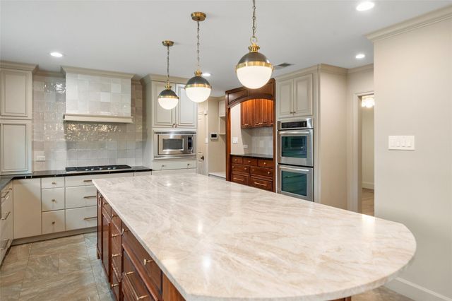 15219 Beacham Drive, Houston, TX 77070