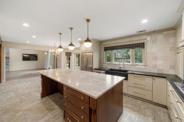 15219 Beacham Drive, Houston, TX 77070