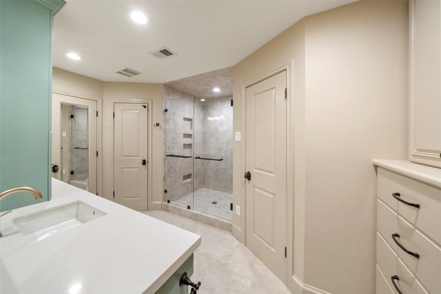 15219 Beacham Drive, Houston, TX 77070