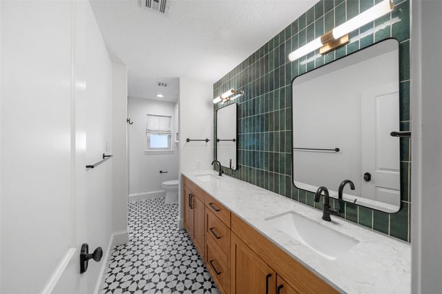 15219 Beacham Drive, Houston, TX 77070