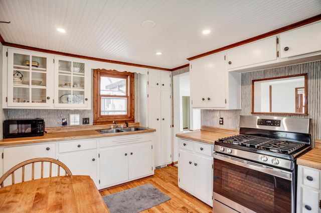 12210 28th Avenue N, Plymouth, MN 55441