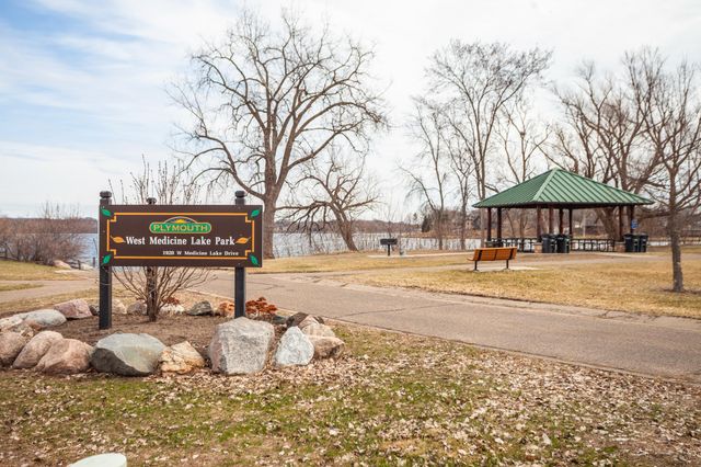 12210 28th Avenue N, Plymouth, MN 55441