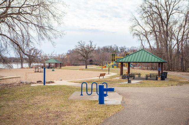 12210 28th Avenue N, Plymouth, MN 55441