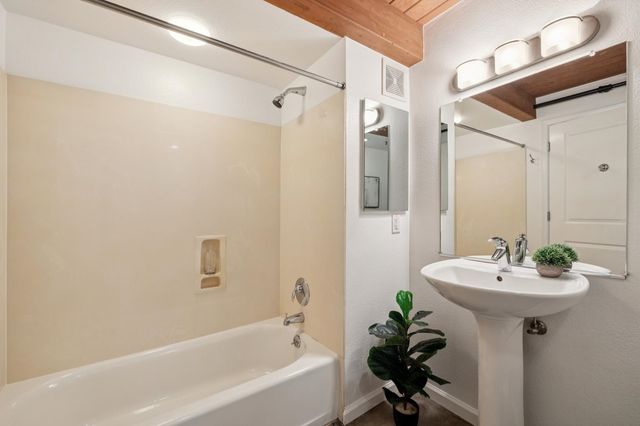 655 655 12th Street 120, Oakland, CA 94607