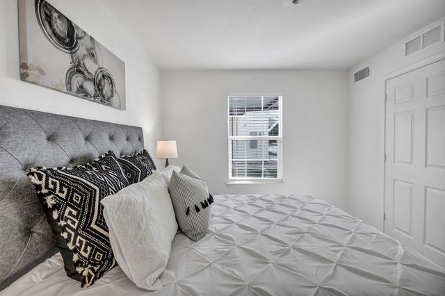 350 Debus ST 124, Taylor, TX 76574
