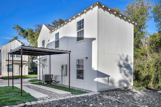 350 Debus ST 124, Taylor, TX 76574