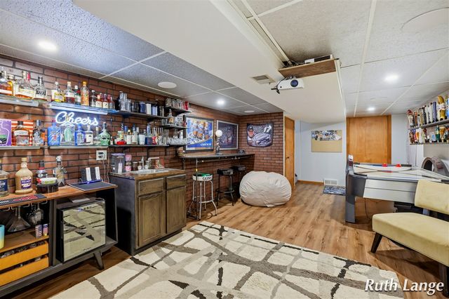 4738 Cranwood Avenue, Wyoming, MI 49509