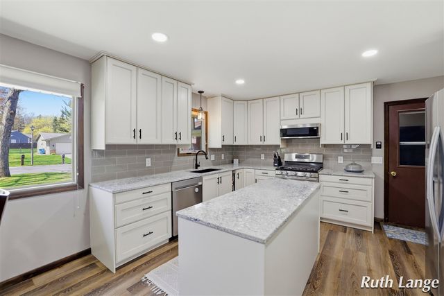 4738 Cranwood Avenue, Wyoming, MI 49509