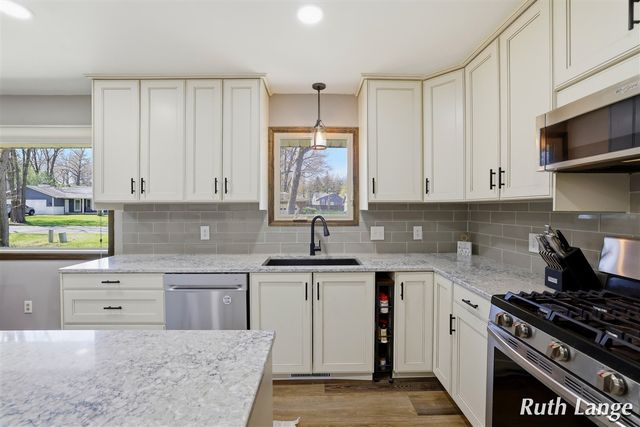 4738 Cranwood Avenue, Wyoming, MI 49509