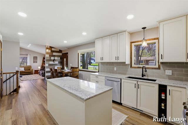 4738 Cranwood Avenue, Wyoming, MI 49509