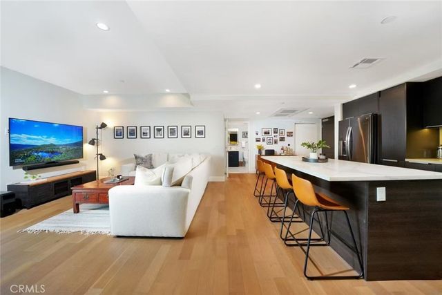 2939 Leeward 212, Los Angeles, CA 90005