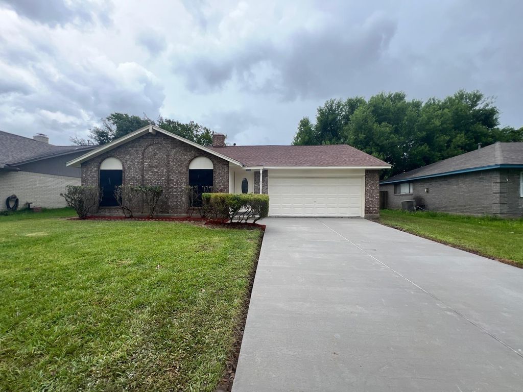 11826 Grapewood Drive, Houston, TX 77089