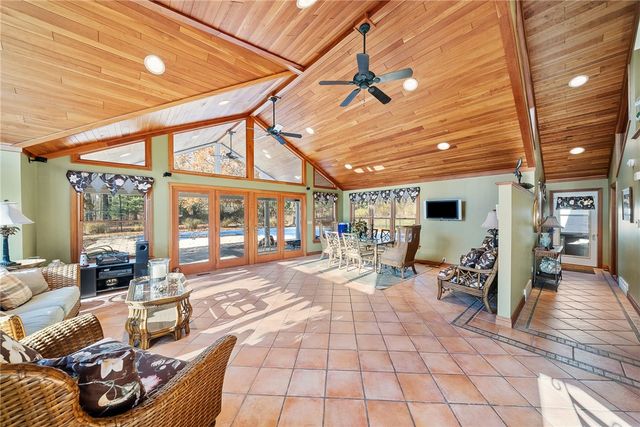 1351 Lindsey Rd, Neshannock Twp, PA 16105