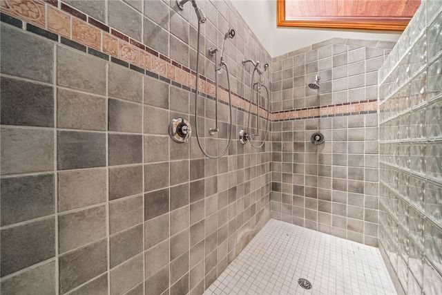 1351 Lindsey Rd, Neshannock Twp, PA 16105