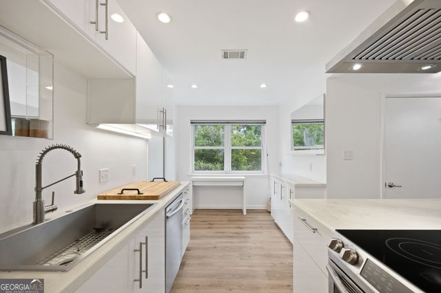 1520 E 49th Street, Savannah, GA 31404