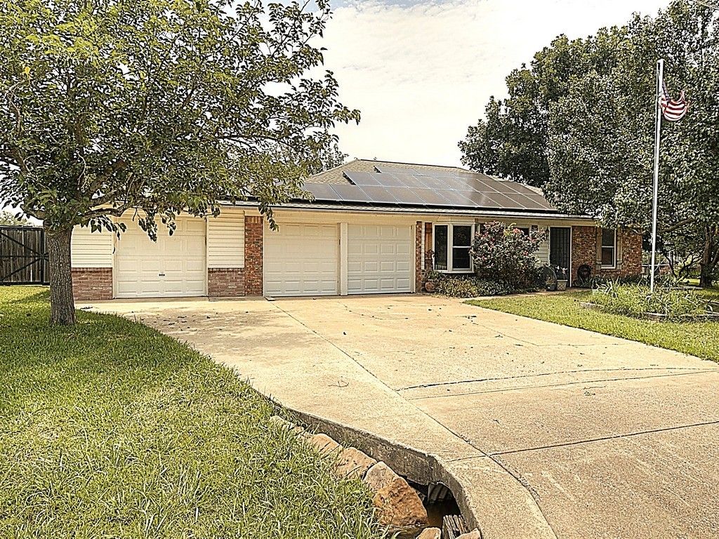 1801 Ann And Dossy Court, Crowley, TX 76036