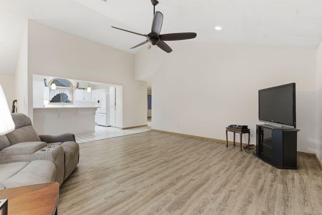 268 Wilshire Drive, Hollister, MO 65672