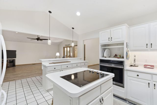 268 Wilshire Drive, Hollister, MO 65672