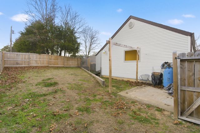 268 Wilshire Drive, Hollister, MO 65672