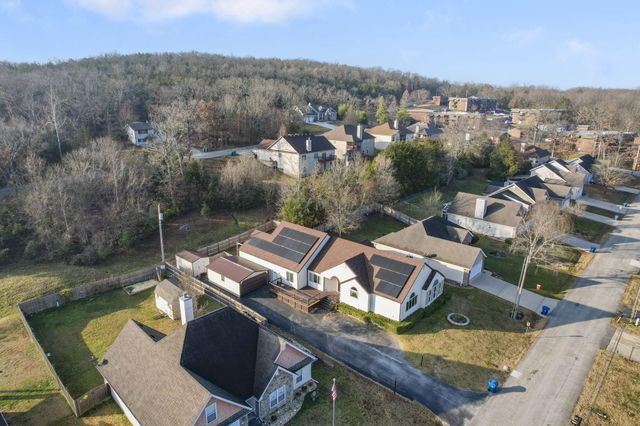 268 Wilshire Drive, Hollister, MO 65672