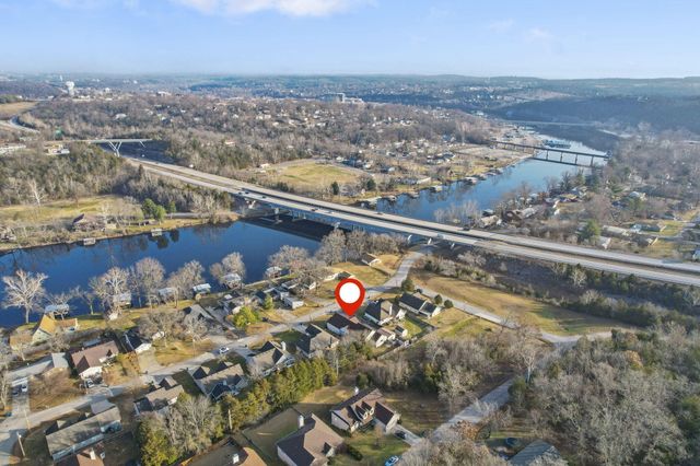 268 Wilshire Drive, Hollister, MO 65672