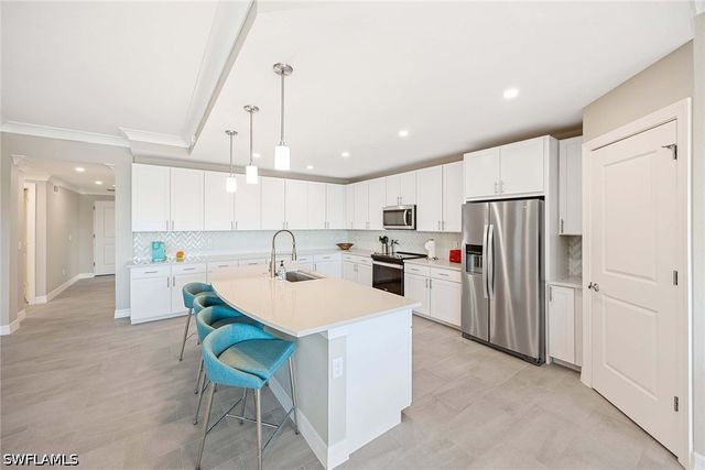 201 Indies DR E 102, Naples, FL 34114