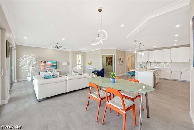 201 Indies DR E 102, Naples, FL 34114