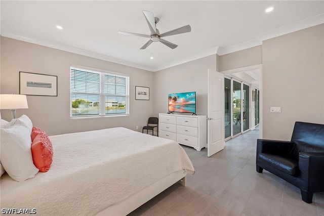 201 Indies DR E 102, Naples, FL 34114