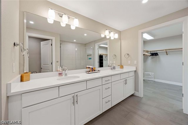 201 Indies DR E 102, Naples, FL 34114