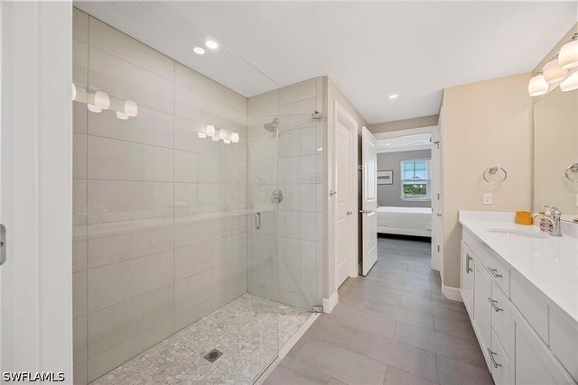 201 Indies DR E 102, Naples, FL 34114