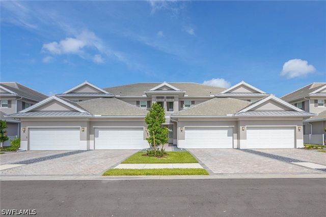 201 Indies DR E 102, Naples, FL 34114